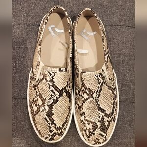 Snake pattern ten is shoes